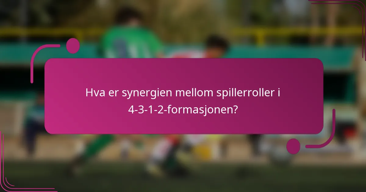 Hva er synergien mellom spillerroller i 4-3-1-2-formasjonen?